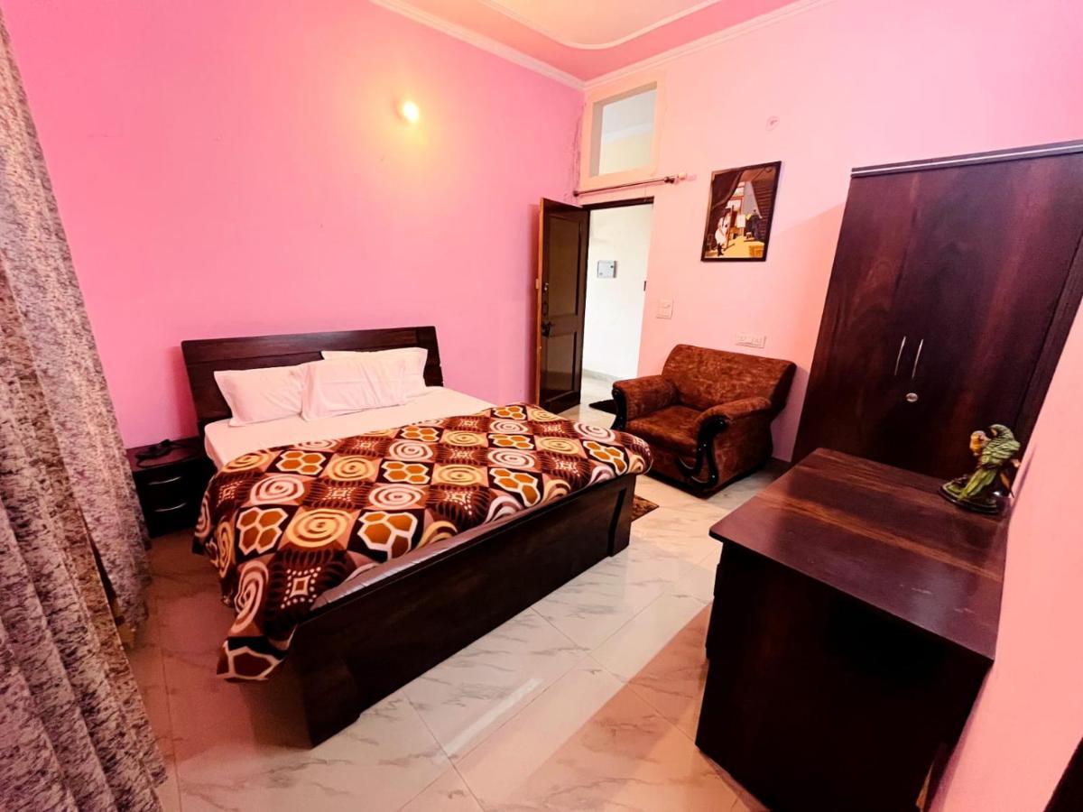 Sugandhim Kutir Lägenhet Dehradun Exteriör bild
